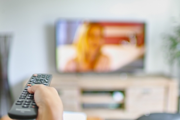 ボタンの数字が消えてる……我が家の使い込まれたテレビのリモコン
